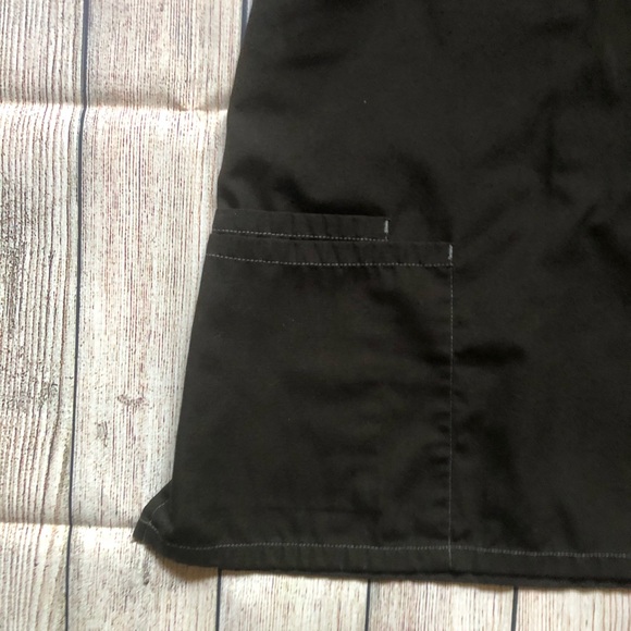 ▪️Pink Ribbon Scrub Top▪️ - Picture 2 of 5